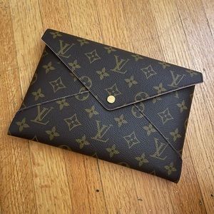 Authentic Louis Vuitton large kirigami. 23cm x 16.5cm
